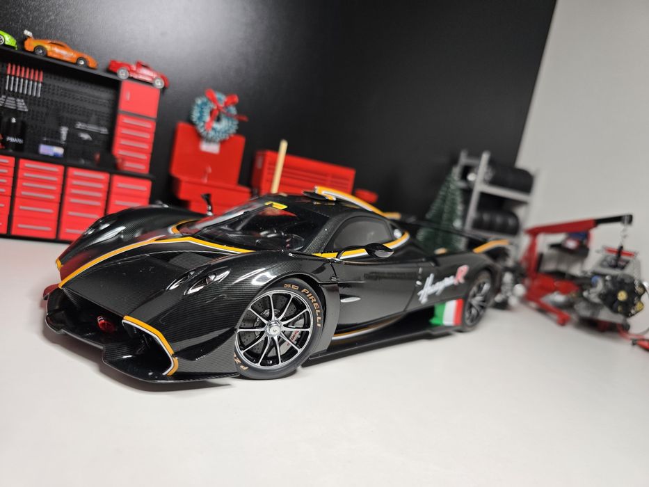 LCD Pagani Huayra R 1/18