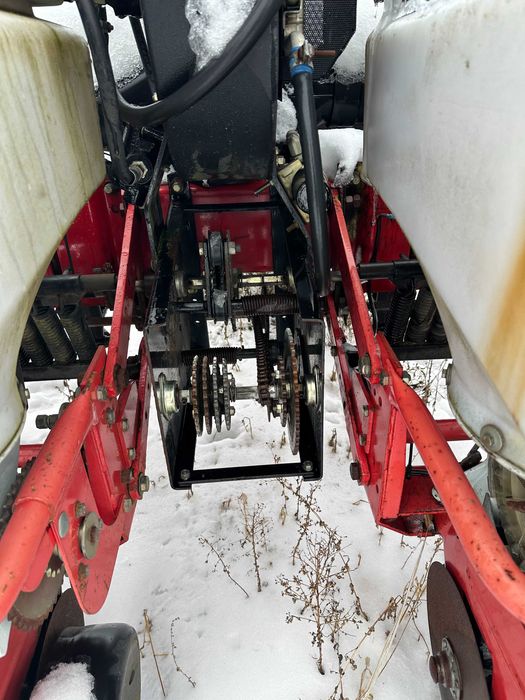 Продається сівалка пневматична Massey Ferguson 555 6
