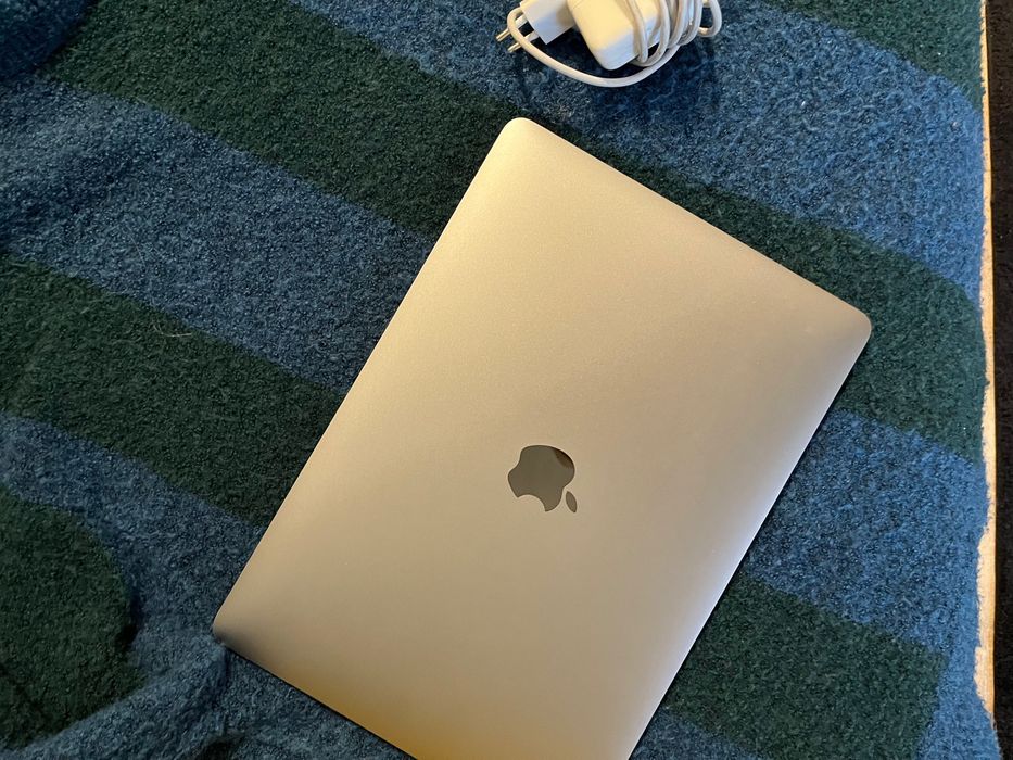 MacBook Air 13” (2020)64550514539907122