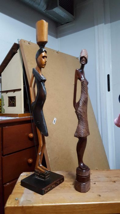 Artesanato de Angola. Esculturas em madeira.