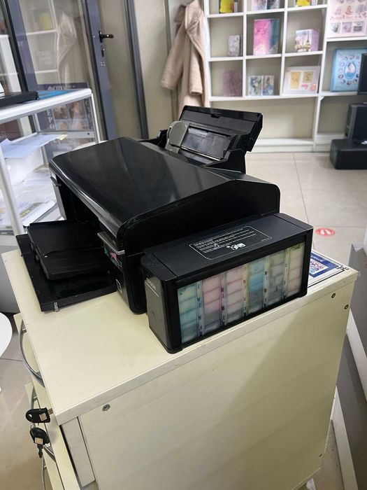 продапється принтер Epcon L805