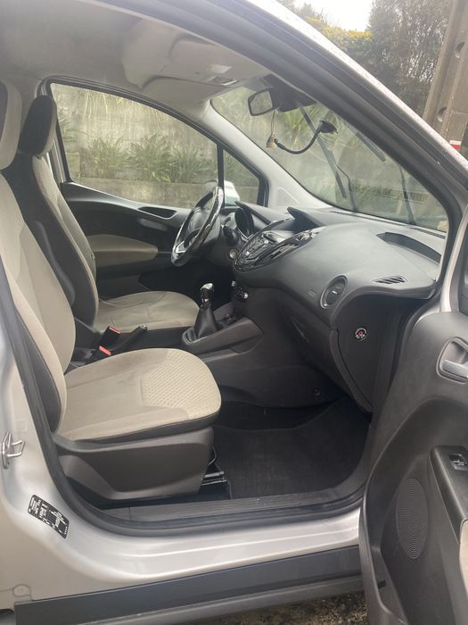 Ford tourneo courier