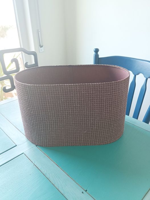 Abajur roxo como novo