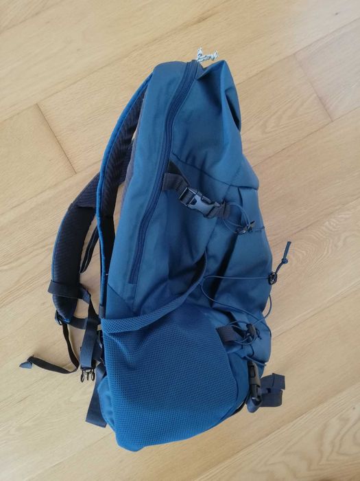 Mochila de caminhada 30L – usada poucas vezes, excelente estado