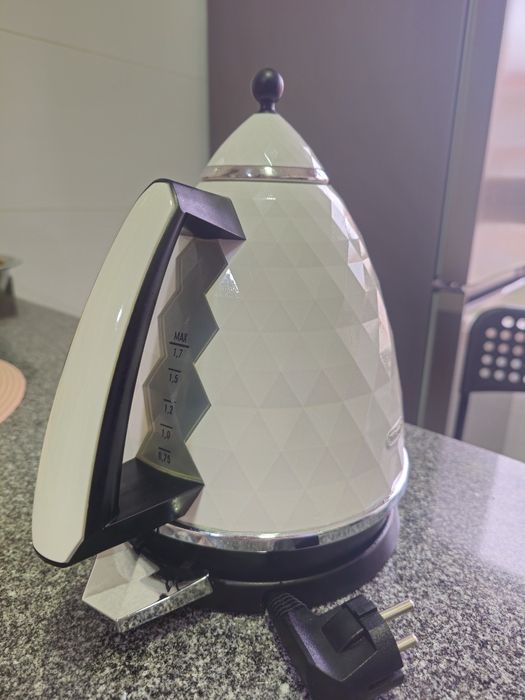 Jarro Elétrico De'Longhi Brillante (Branco)  KBJ20