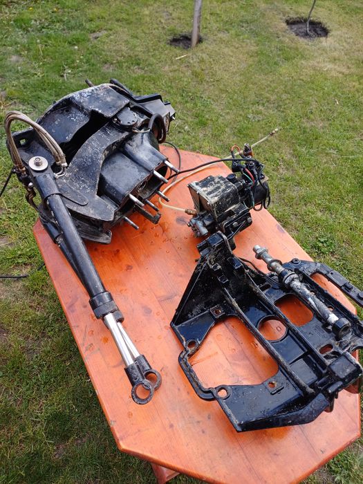 Gimbal, śiłowniki, pompa