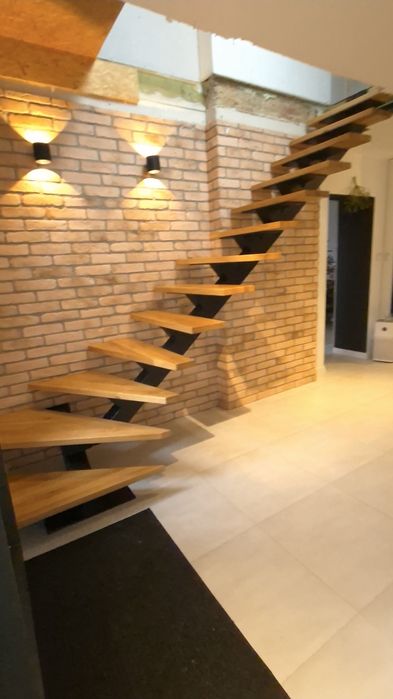 Schody metalowe na belce centralej LOFT