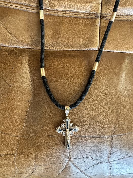 Золотой крест со вставками