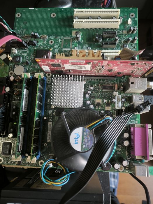 Intel D915GAV + Pentium 4 + 1.5Gb DDR