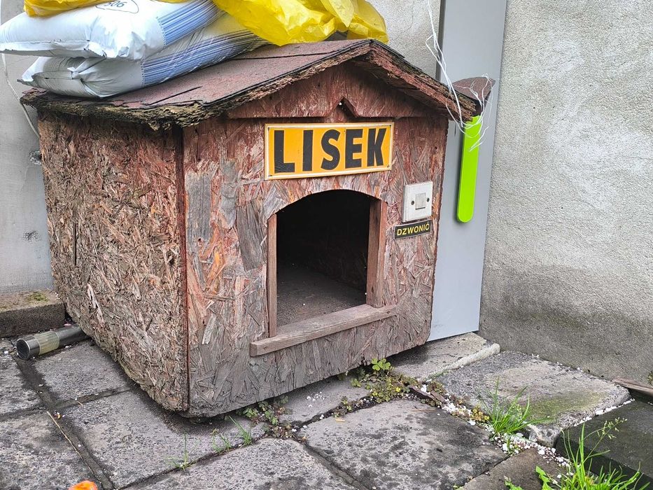 Buda dla psa ocieplona