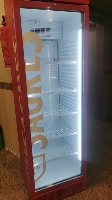 Frio vertical de bebidas