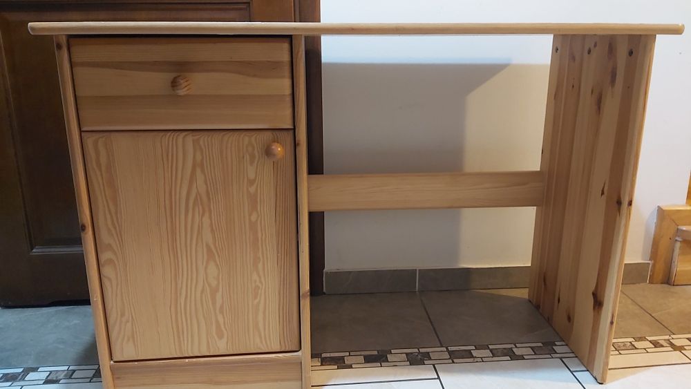 Biurko drewniane sosnowe IKEA, bardzo dobry stan, meble dziecięce