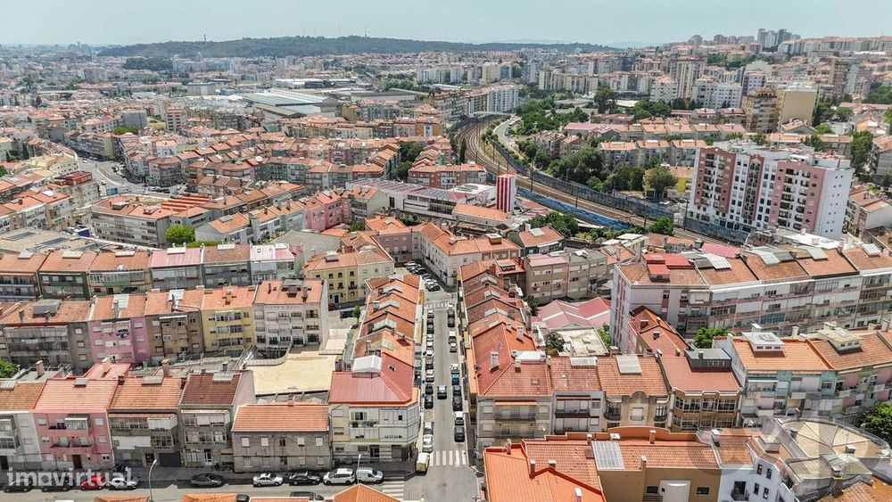 Espaço Comercial à Venda - Centro - Amadora