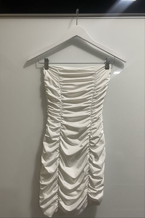 Vestido branco justo