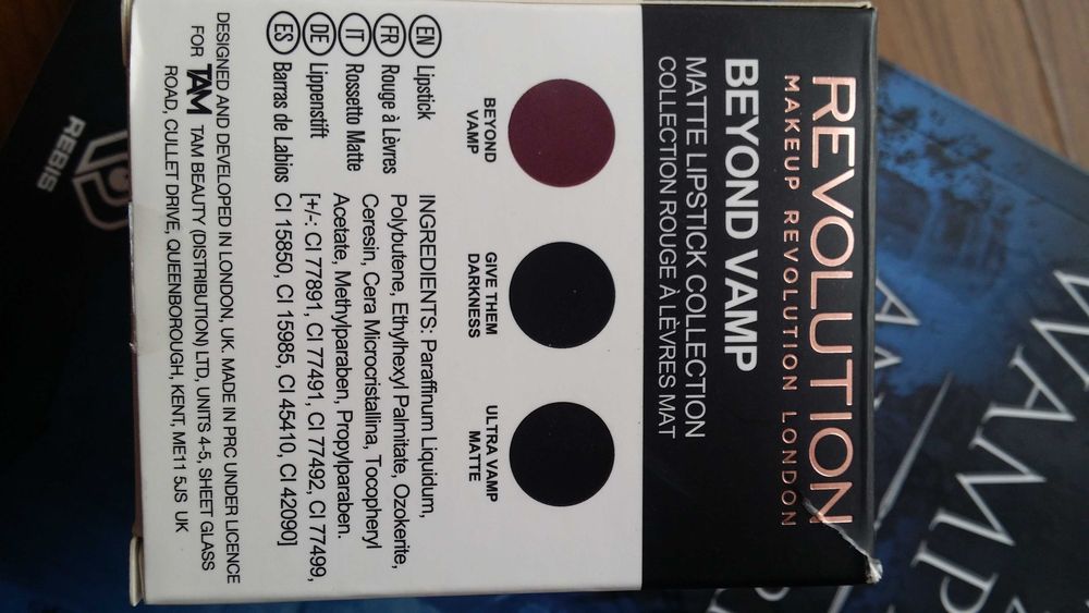 2 szminki firmy Revolution, seria Beyond Vamp