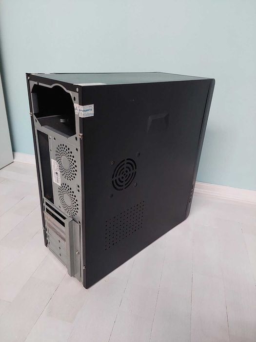 Комп'ютерний корпус
