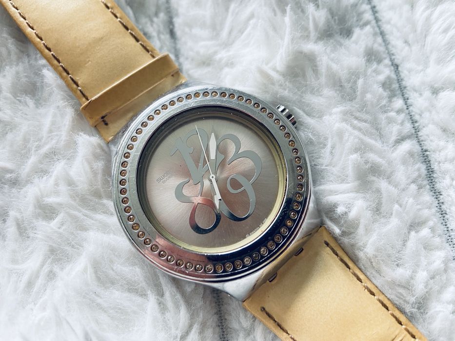 Swatch Irony Biała Skóra Szwajcarski model YNS107 Obróbka ze stali nierdzewnej.