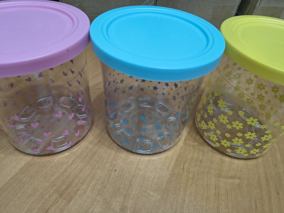 Solidne plastikowe pojemniki