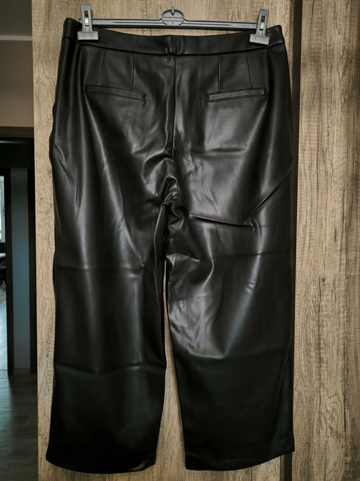 Spodnie damskie z eko skóry czarne r.44