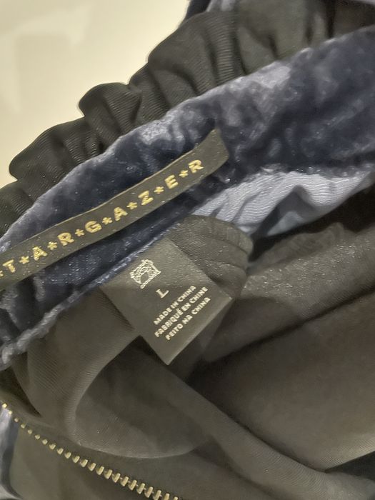 Vestido preto e veludo azul