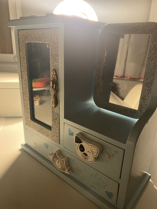 Komoda na biżuterię