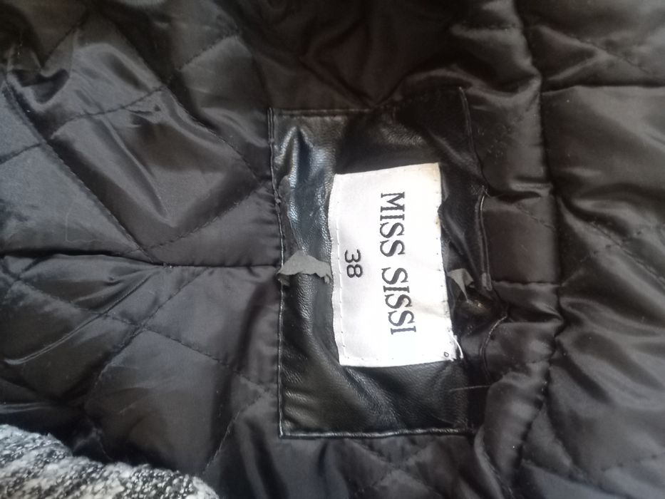 Płaszcz płaszczyk Miss Sissi roz 38 M czarno biały zamek kaptur