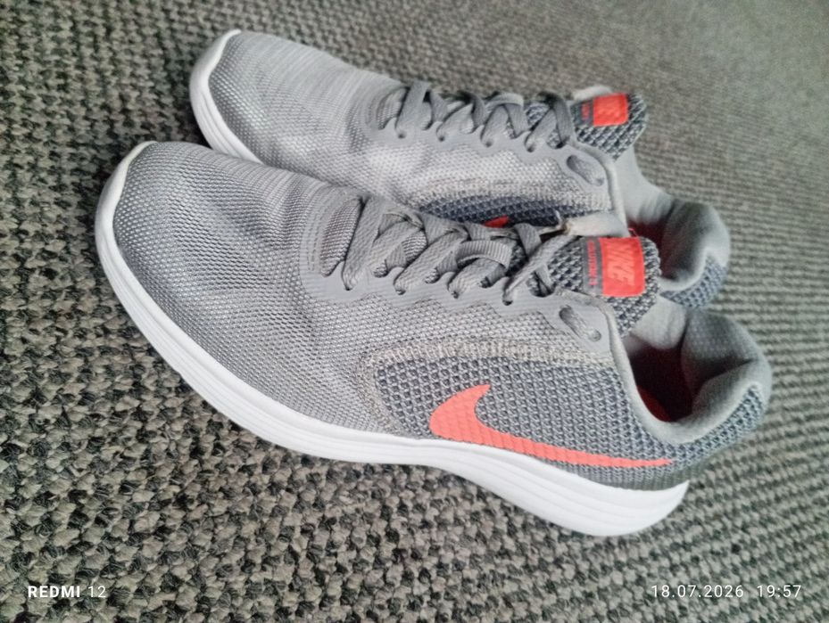 Buty damskie sportowe do biegania Nike Revolution 3 r. 38