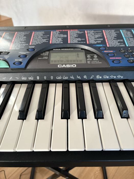 Keyboard Casio ze stojakiem