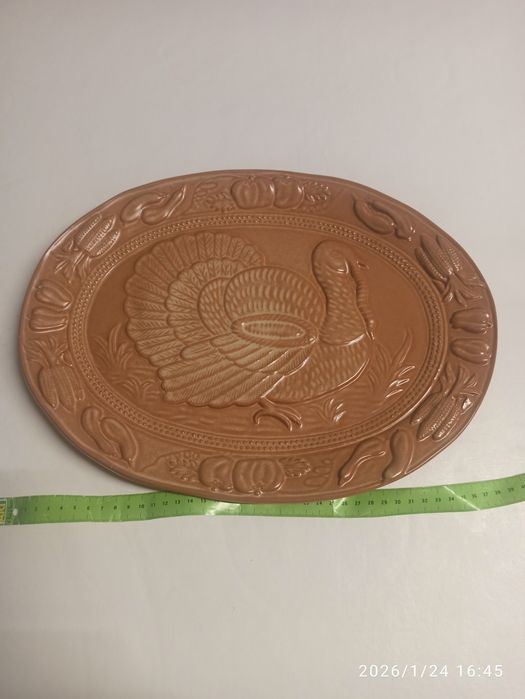 Travessa com peru em relevo