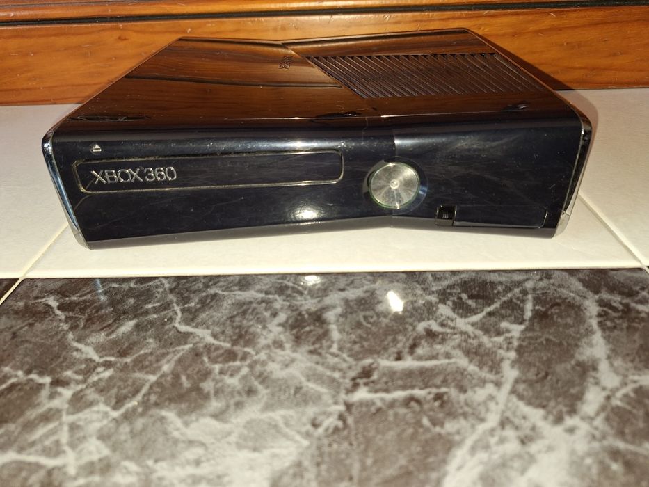 Conjunto X-Box + Comandos e Jogos