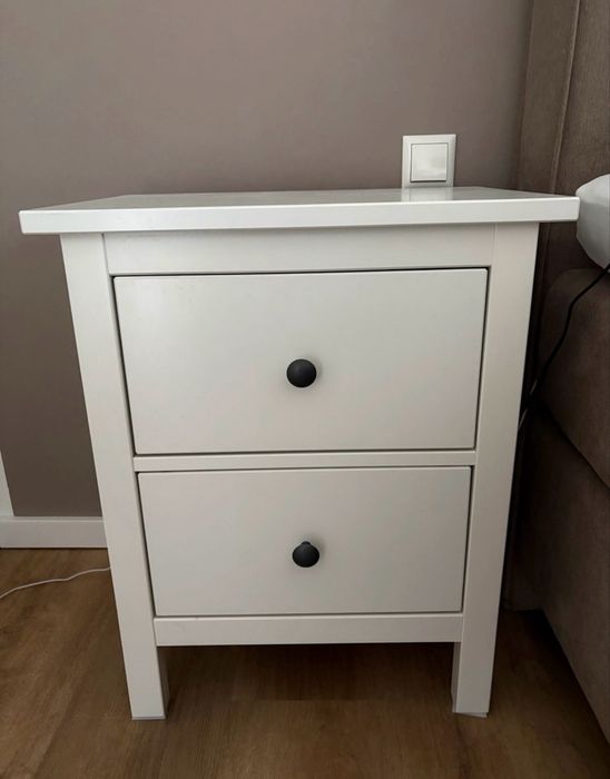 Ikea Hemnes komoda szafka nocna biala stolik drewniana z szufladami