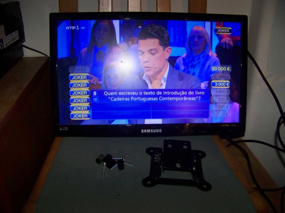 televisão SAMSUNG 19 polegadas com HDMI, Scart e VGA