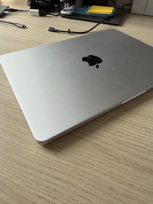 MacBook Air 13,6
