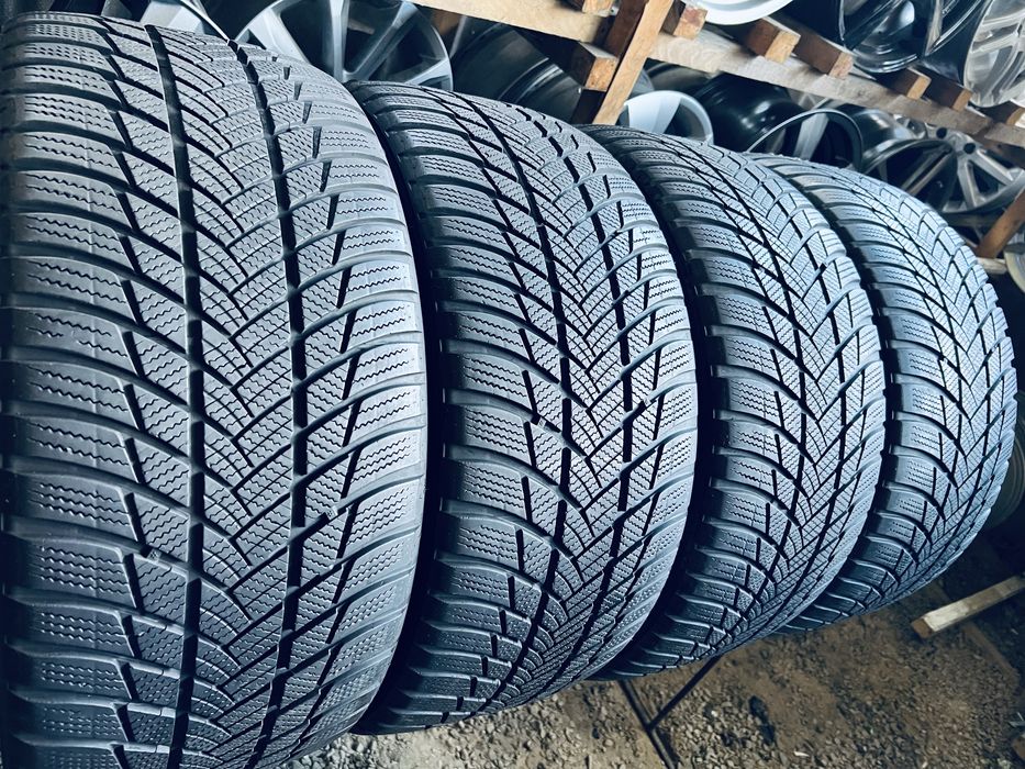 Шини Резина Зимові 245 40 18 Bridgestone Blizzak LM001 4шт