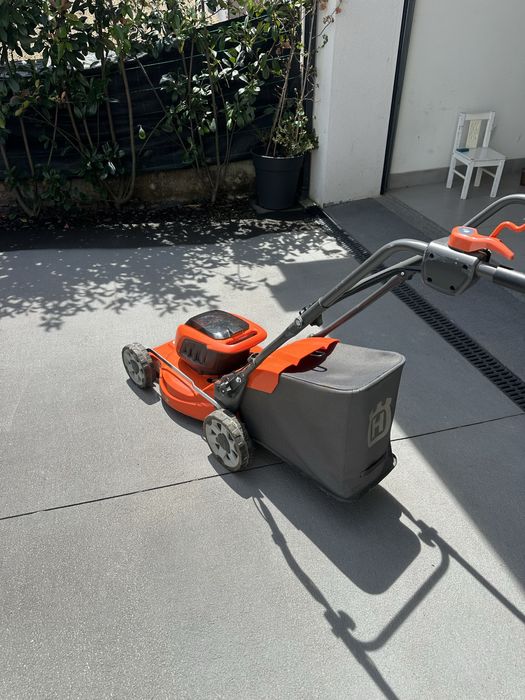 Máquina corta relva Husqvarna eléctrica
