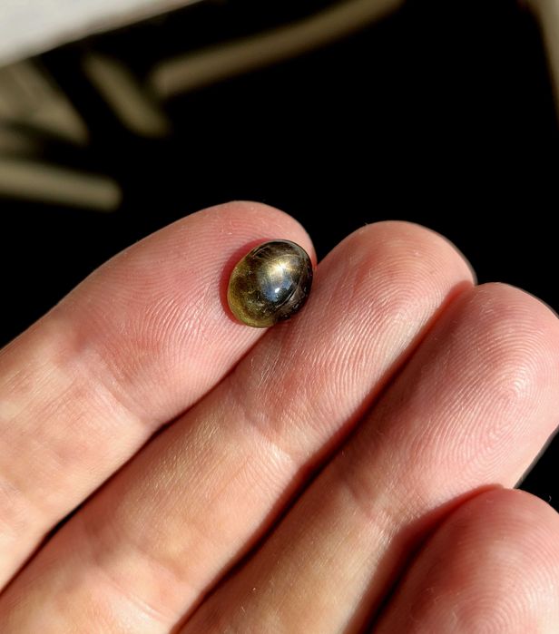 звёздчатый сапфир без наведения полупрозрачный