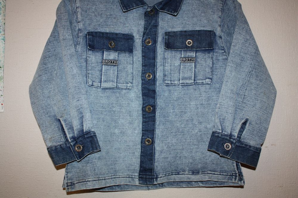 Рубашка дждинсовая (школа,повседн.)мальчику р-116/122 отличное состоян