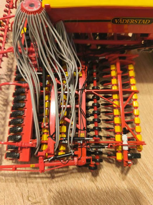 Model Universal hobbies Väderstad Rapid a800c