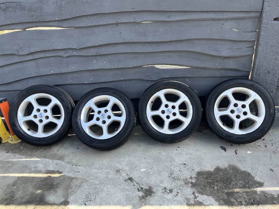 Комплект резини на Nissan Leaf