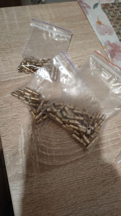 Króciec mosieżny M5