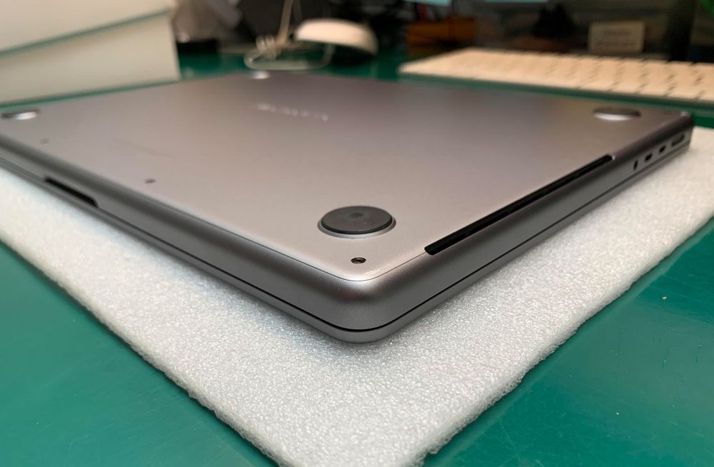 MacBook Pro 14 NAJMOCNIEJSZY | M2 Max 12C/30C | 64 GB RAM | Stan BDB