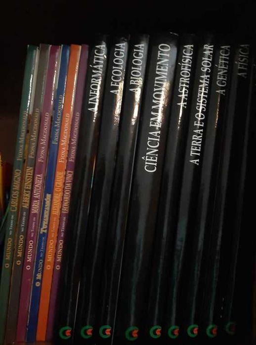 Vendo 6 coleçoes de livros novas sem uso