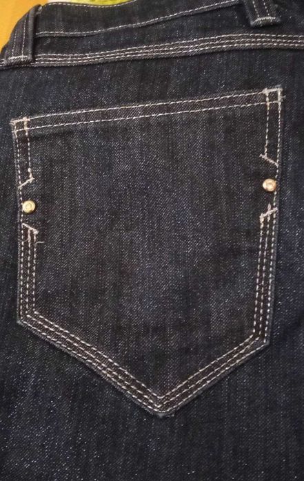 Новые стильные джинсы с люрексом. 40