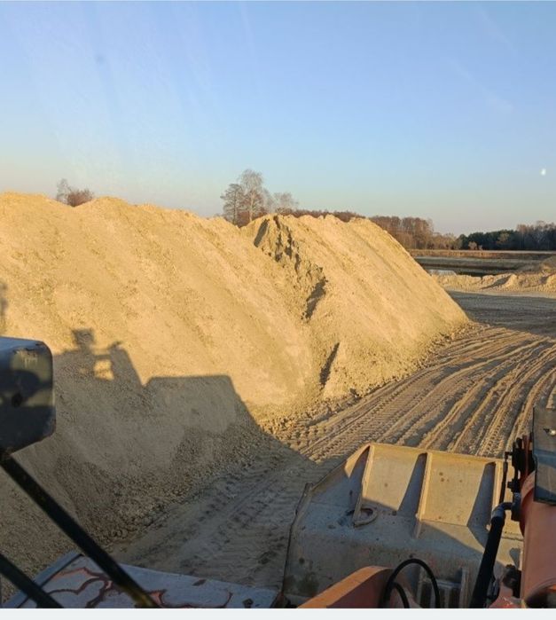 Piasek fundamenty /czarnoziem/pulpa/żwir/ usługi transportowe i maszyn