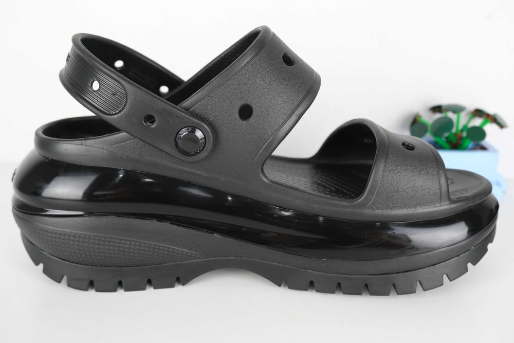 Crocs  classic mega crush sandal     rW10
