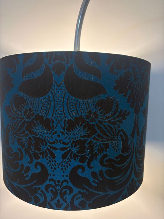 Candeeiro de pé com abat jour em tecido