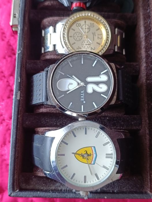 Conjunto de vários relógios