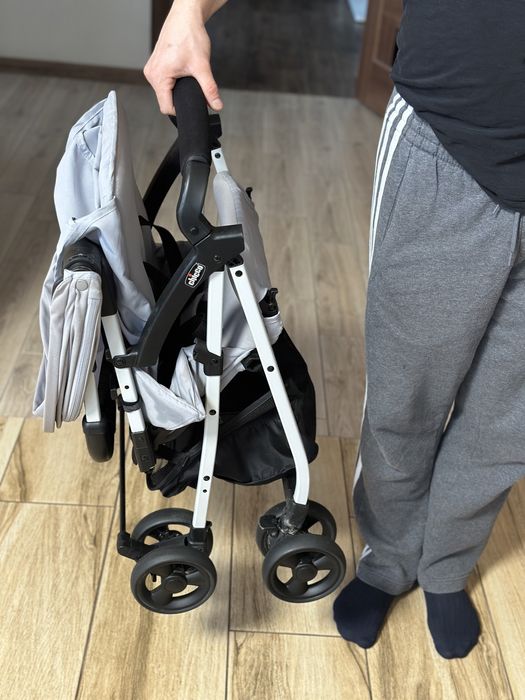 Прогулянкова коляска Chicco