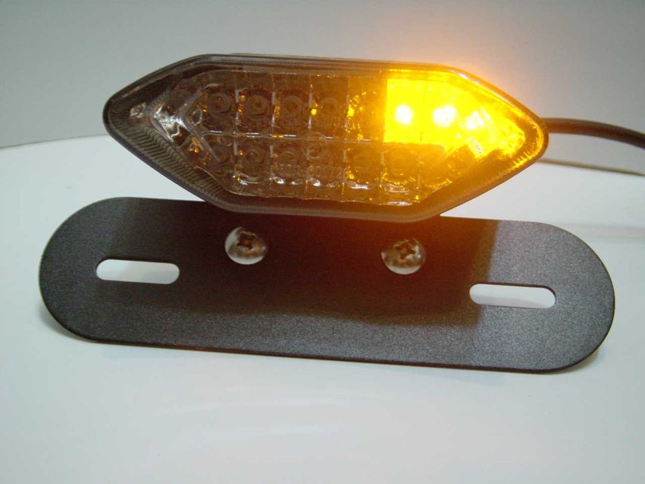 Farolins traseiros LED com piscas integrados