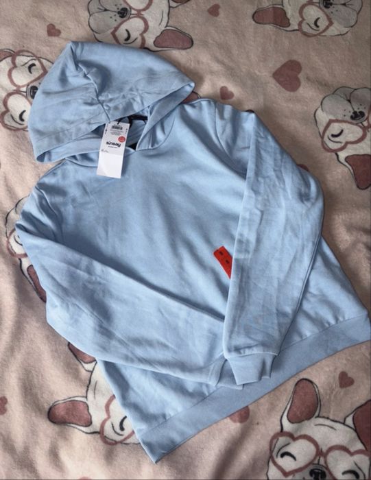 Niebieska bluza sinsay